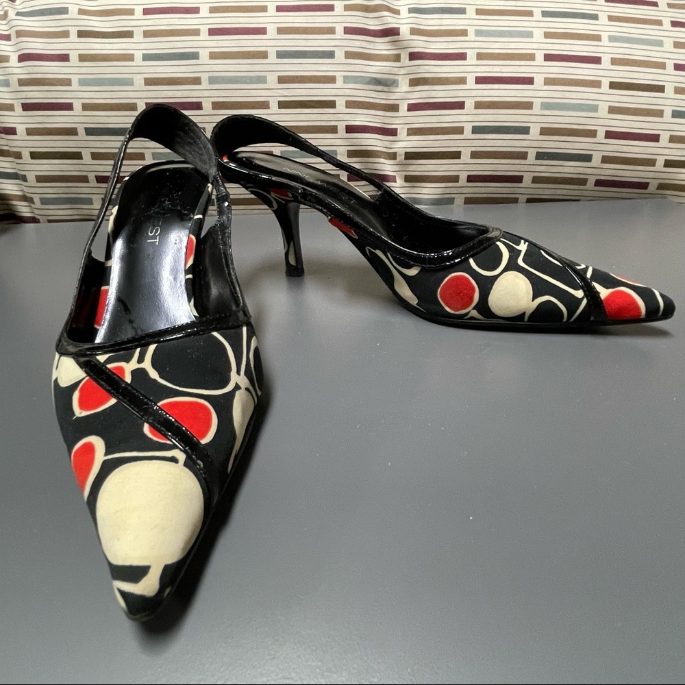 Used Nine West 6.5 pointed toe kitten heels